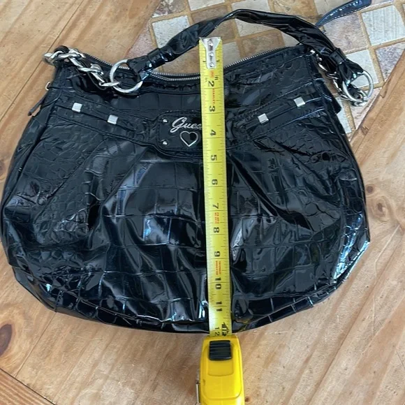 HOST PICKED Gorgeous Guess Shoulder Bag Is BNWOT 🥰🥰🔥🔥 - Picture 7 of 7